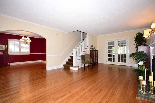 323 North Merrill Street Park Ridge, IL 60068 - Photo 4 of 25 a view of an entryway with wooden floor and windows