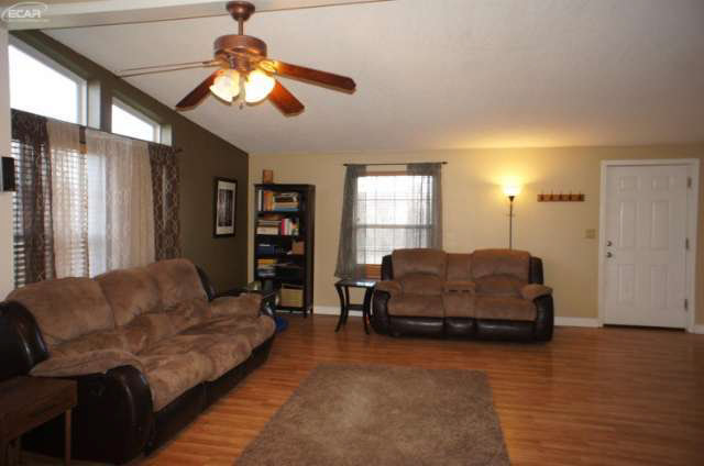 6048 Cook Road Swartz Creek, MI 48473 - Photo 2 of 17 21117468-1.JPG
