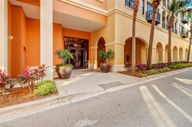 $2,600 | 23191 Fashion Drive, Unit 205, Estero, FL 33928