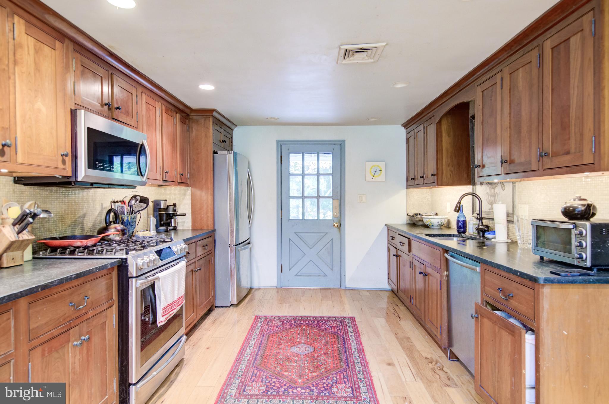 840 Upper Gulph Road Wayne, PA 19087 - Photo 3 of 25 Kitchen w/access to Laundry & Dining Room