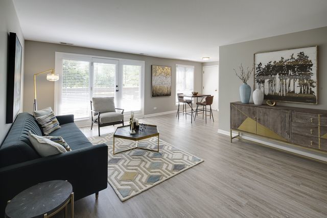 1910 Chestnut Avenue, Unit D207 Glenview, IL 60025 - Photo 2 of 19