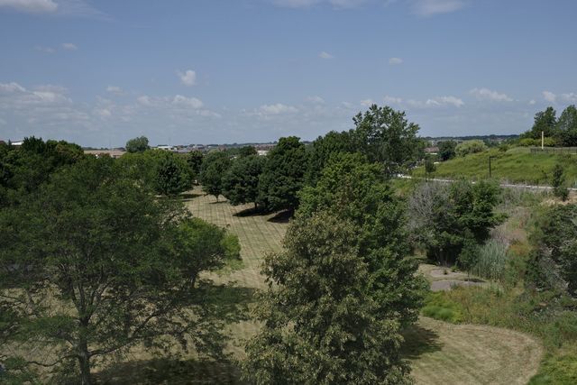 1910 Chestnut Avenue, Unit D207 Glenview, IL 60025 - Photo 16 of 19