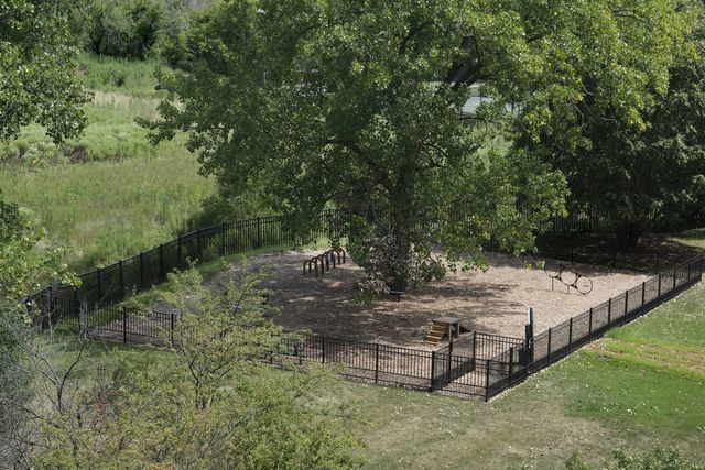 1910 Chestnut Avenue, Unit D207 Glenview, IL 60025 - Photo 17 of 19