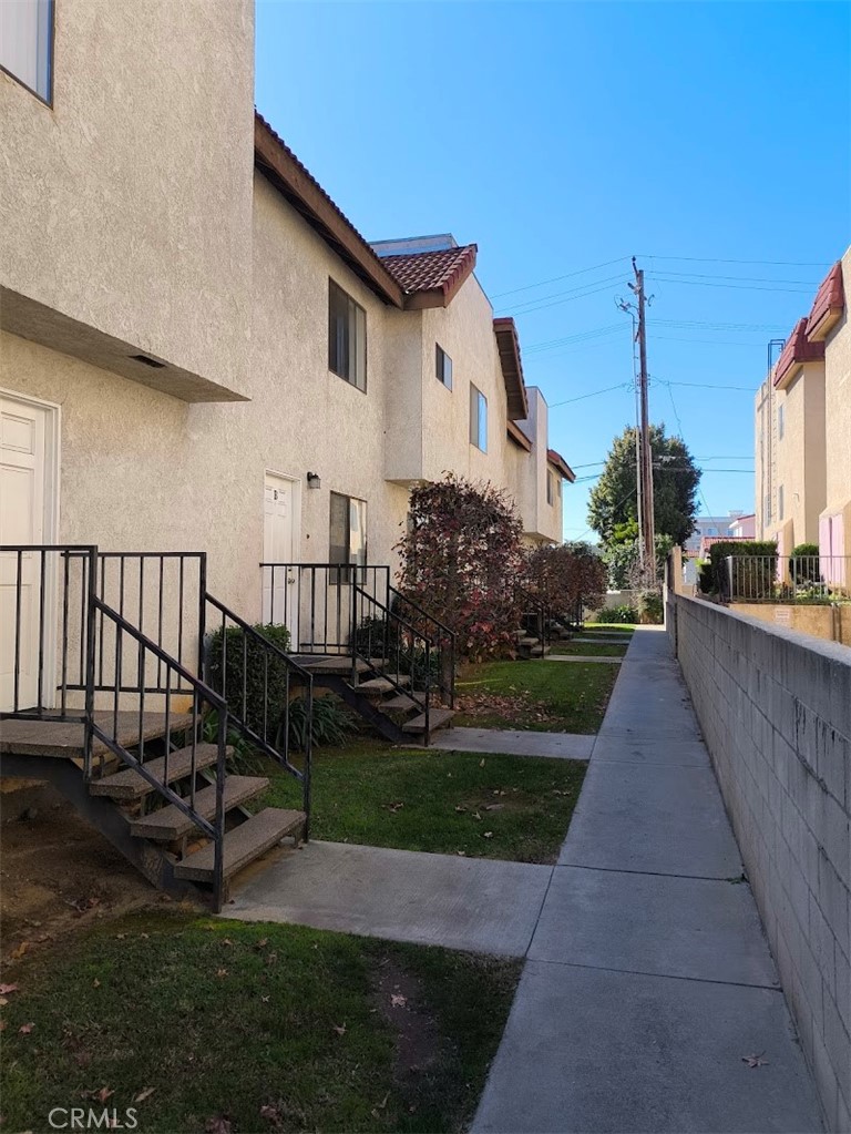125 North 3rd Street, Unit D Alhambra, CA 91801 - Photo 16 of 16 a view of a house with backyard and garden