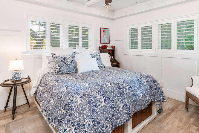 760 Northeast 71st Street Boca Raton, FL 33487 - Photo 11 of 15 Must See Property-small-021-8-Bedroom Tw