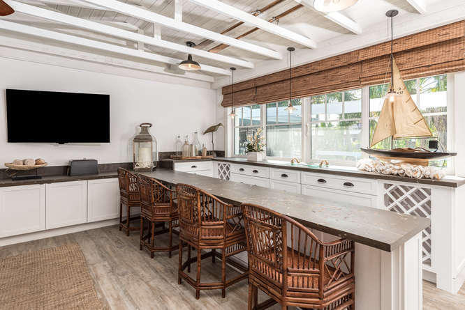760 Northeast 71st Street Boca Raton, FL 33487 - Photo 6 of 15 Must See Property-small-007-1-Bar Style