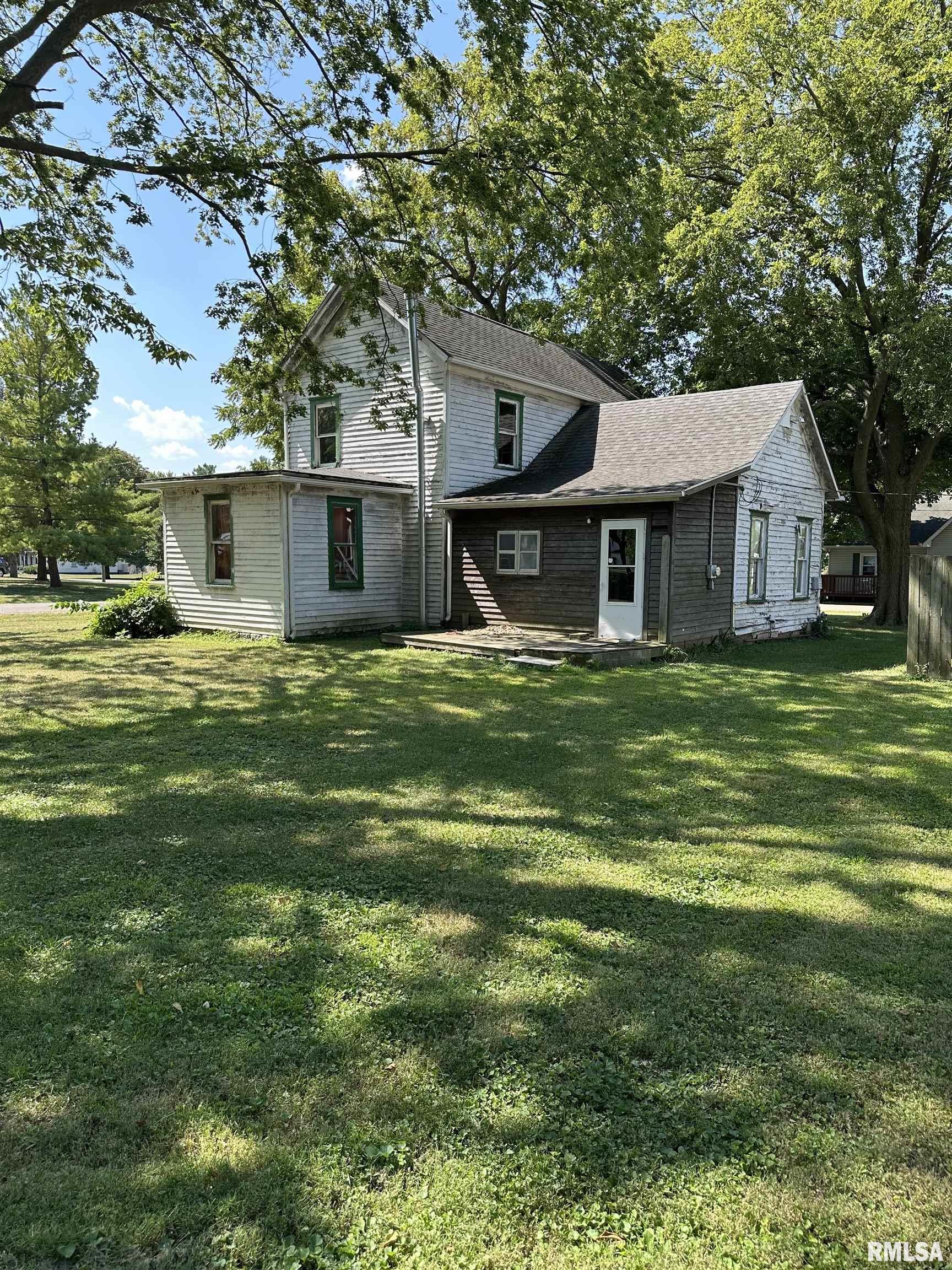 824 Linden Street Delavan, IL 61734 - Photo 2 of 16