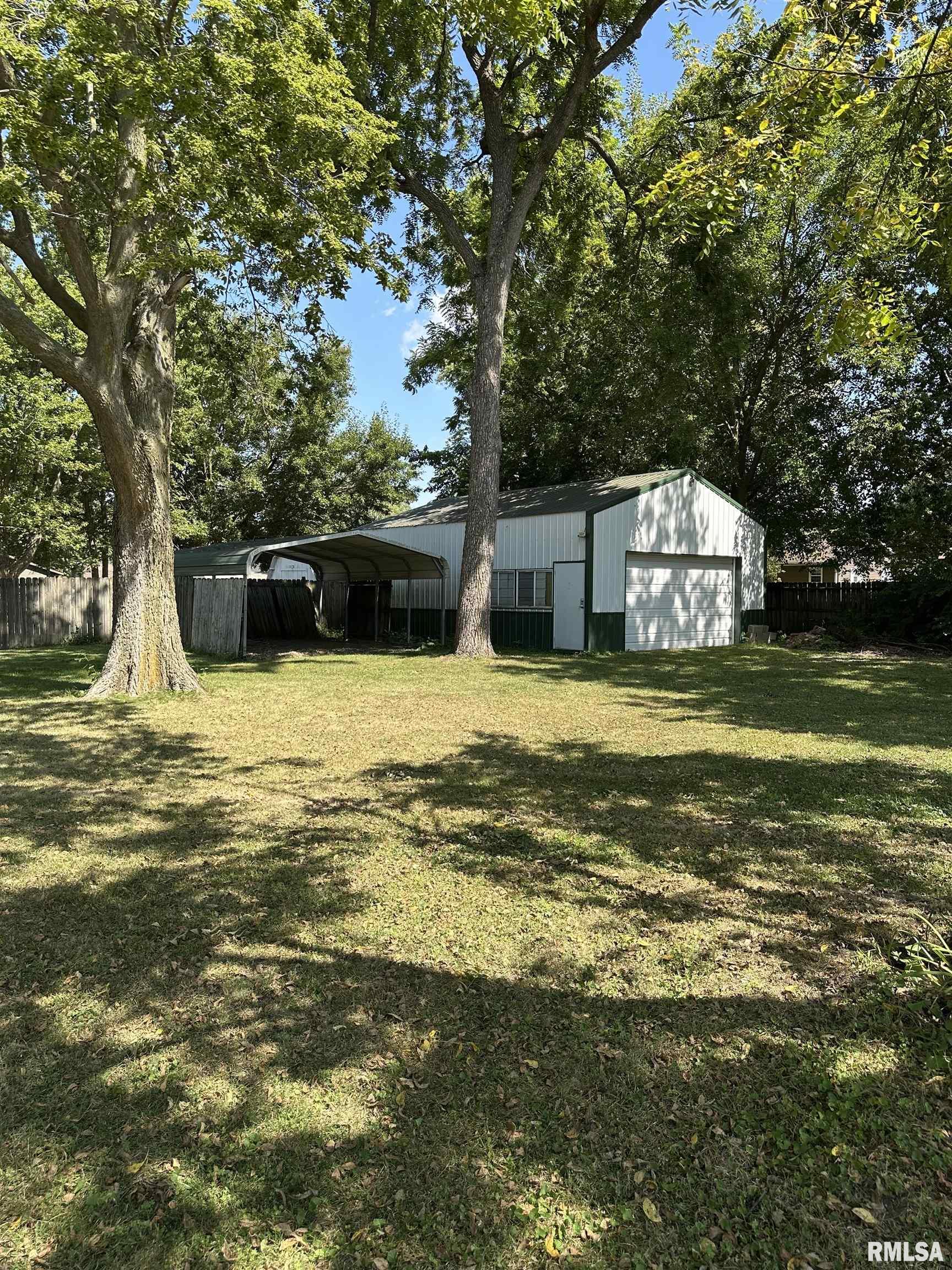 824 Linden Street Delavan, IL 61734 - Photo 4 of 16