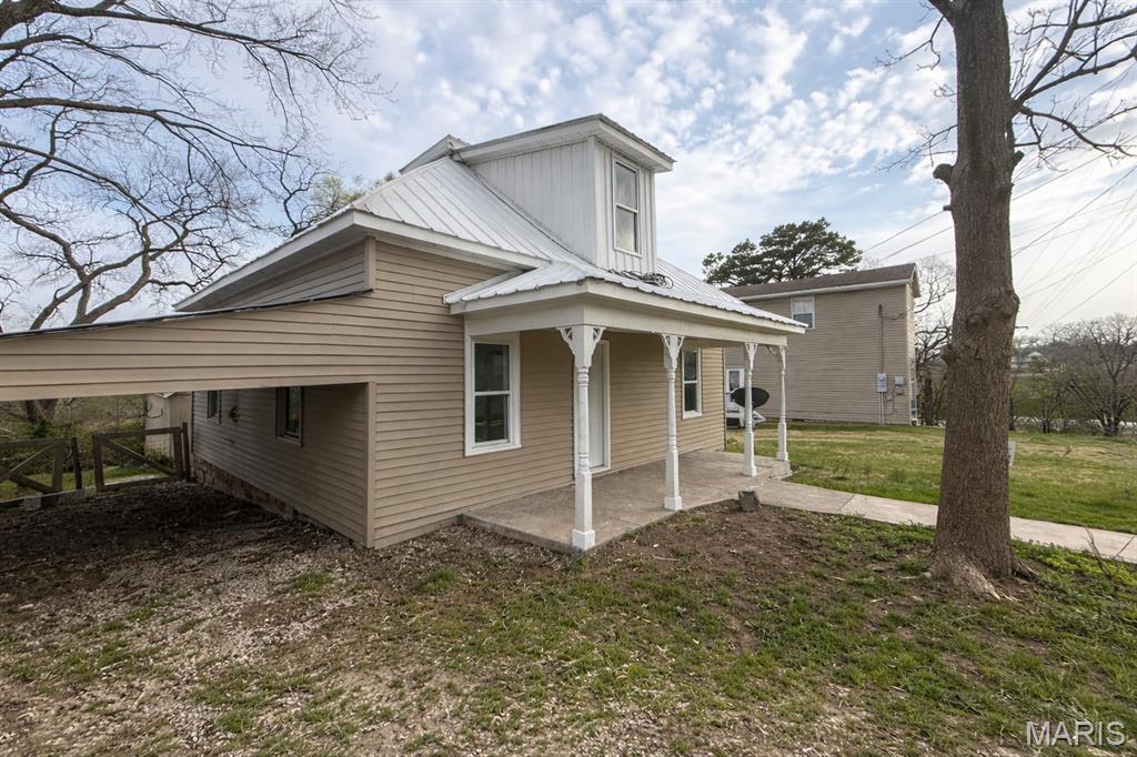 341 Spruce Street Bourbon, MO 65441 - Photo 2 of 32