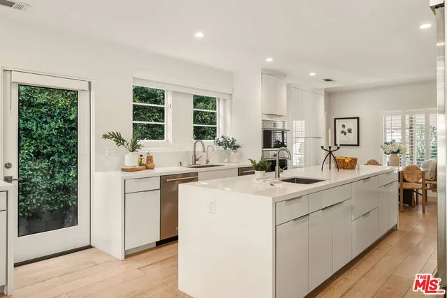 $2,695,000 | 1022 Alvira Street, Los Angeles, CA 90035