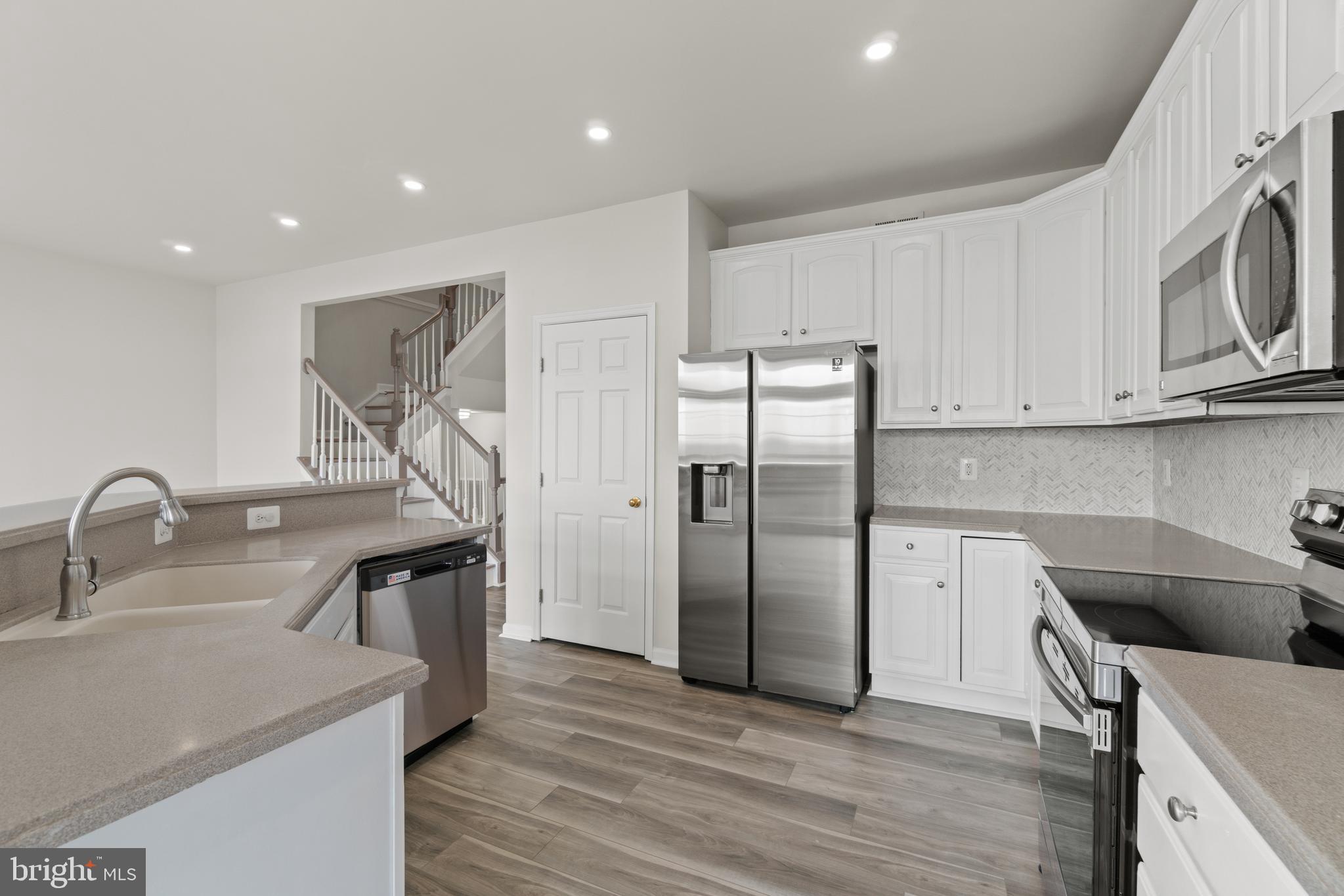 19199 Sweig Terrace Leesburg, VA 20176 - Photo 5 of 39