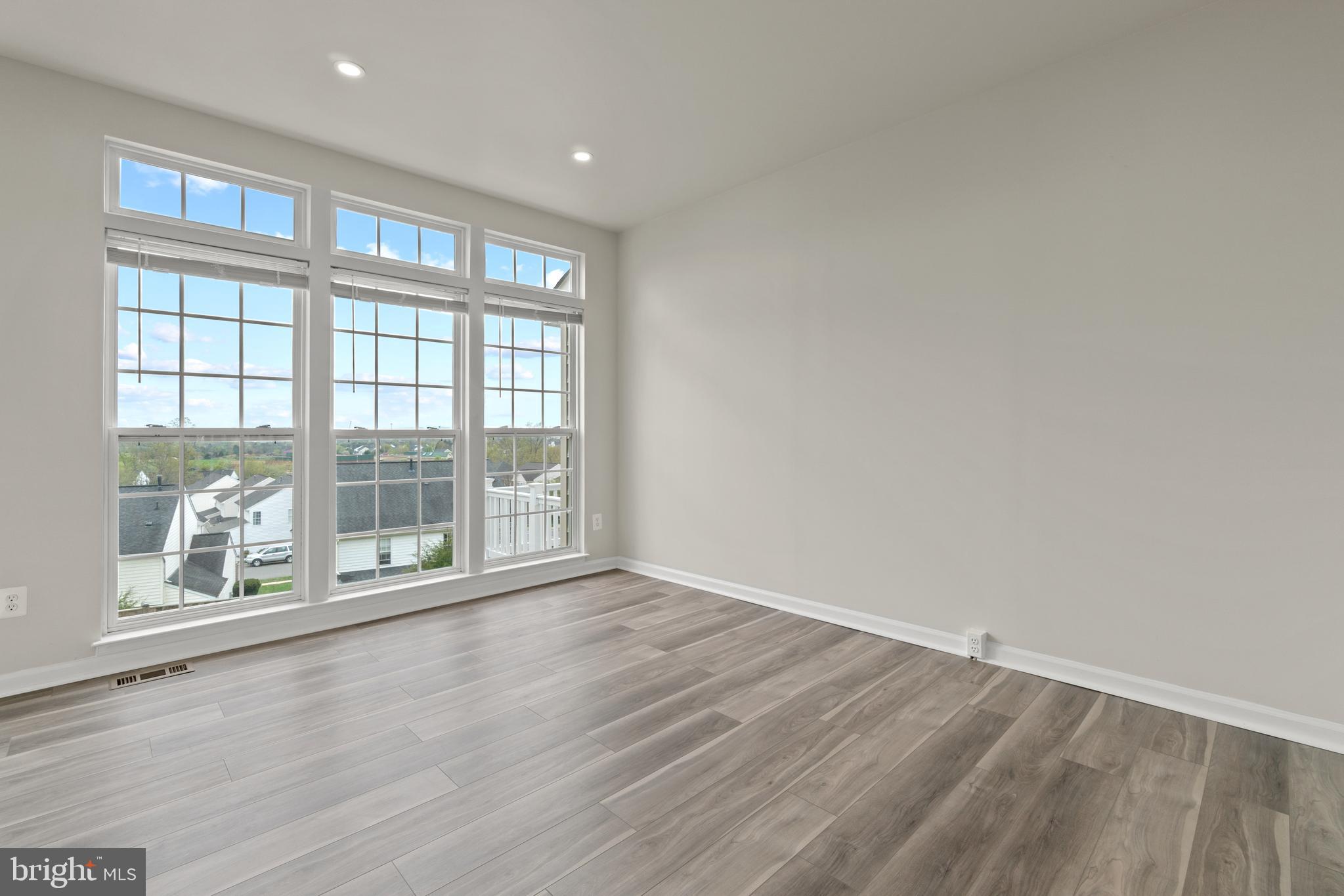 19199 Sweig Terrace Leesburg, VA 20176 - Photo 9 of 39