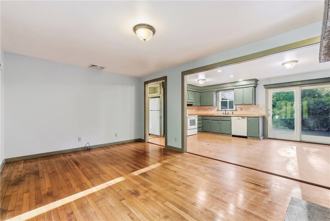 455 Lake Road Tiverton, RI 02878 - Photo 5 of 27 Gallery Image 5
