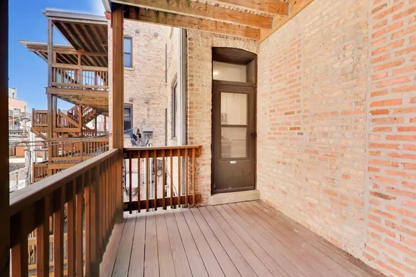 $700,000 | 946 West Sheridan Road, Unit 2, Chicago, IL 60613