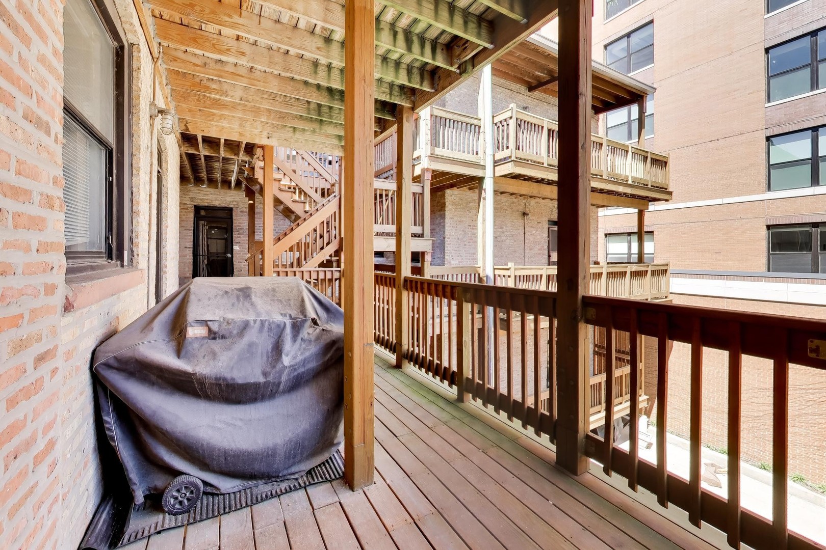 946 West Sheridan Road, Unit 2 Chicago, IL 60613 - Photo 6 of 7