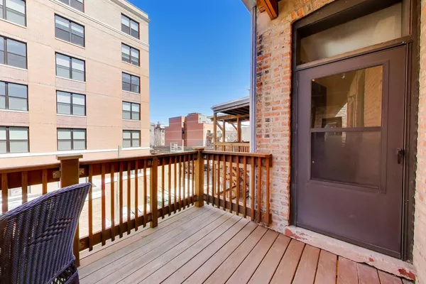 $700,000 | 946 West Sheridan Road, Unit 2, Chicago, IL 60613