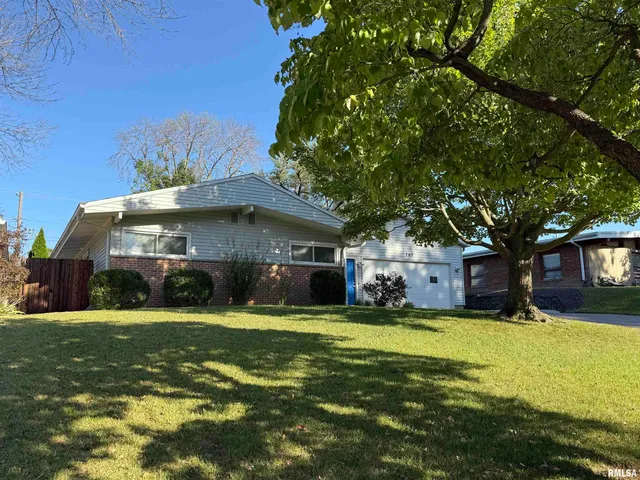 $189,000 | 707 Edgewood Drive, Quincy, IL 62301