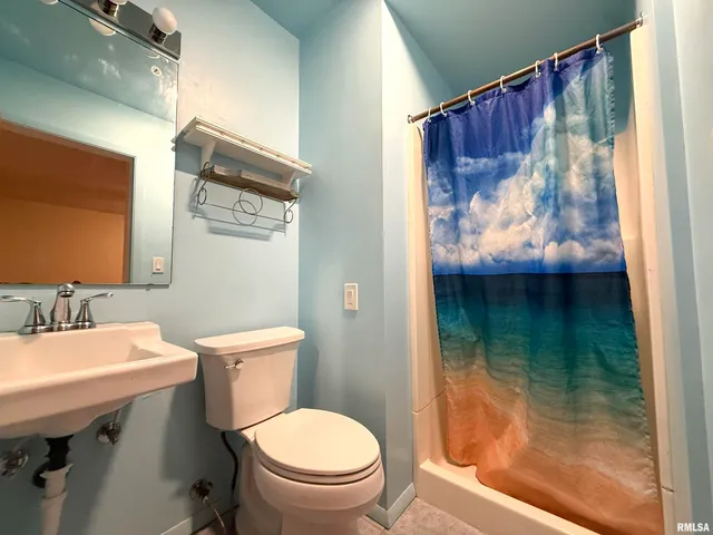 $189,000 | 707 Edgewood Drive, Quincy, IL 62301