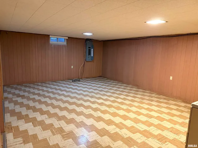 $189,000 | 707 Edgewood Drive, Quincy, IL 62301