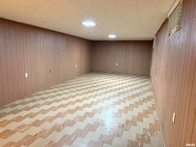 $189,000 | 707 Edgewood Drive, Quincy, IL 62301