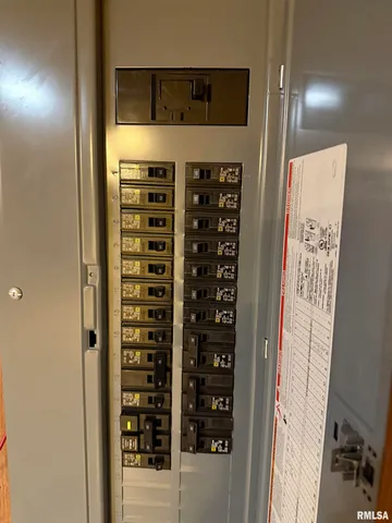 $189,000 | 707 Edgewood Drive, Quincy, IL 62301