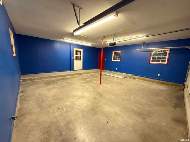 $189,000 | 707 Edgewood Drive, Quincy, IL 62301