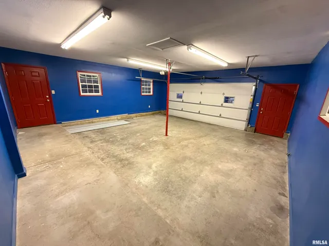 $189,000 | 707 Edgewood Drive, Quincy, IL 62301