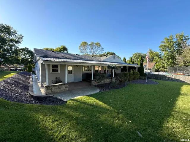 $189,000 | 707 Edgewood Drive, Quincy, IL 62301