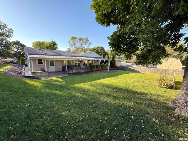 $189,000 | 707 Edgewood Drive, Quincy, IL 62301