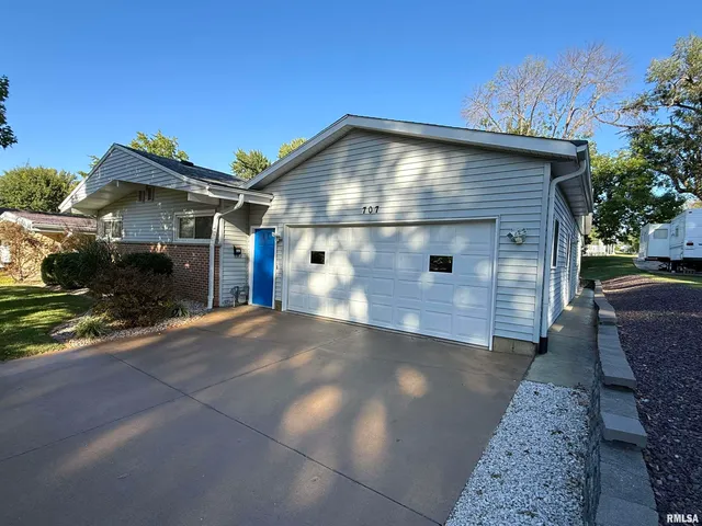 $189,000 | 707 Edgewood Drive, Quincy, IL 62301