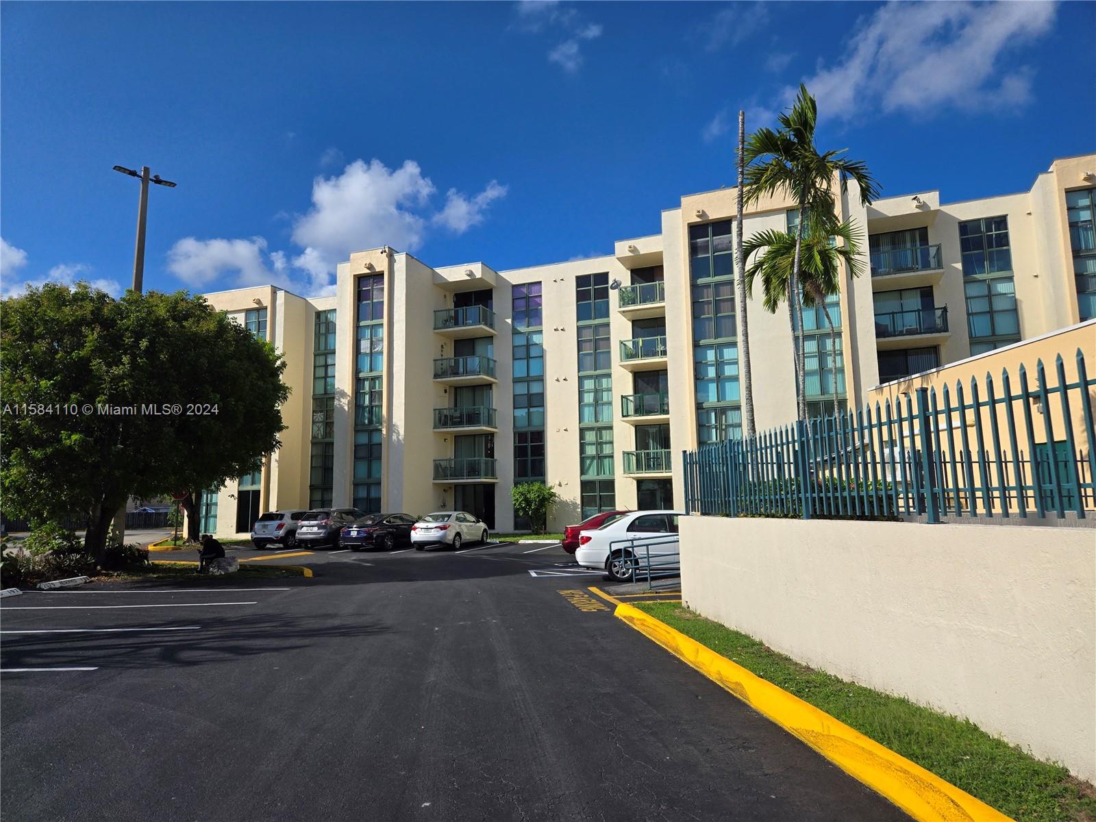 2075 Southwest 122nd Avenue, Unit 129 Miami, FL 33175 - Photo 4 of 41