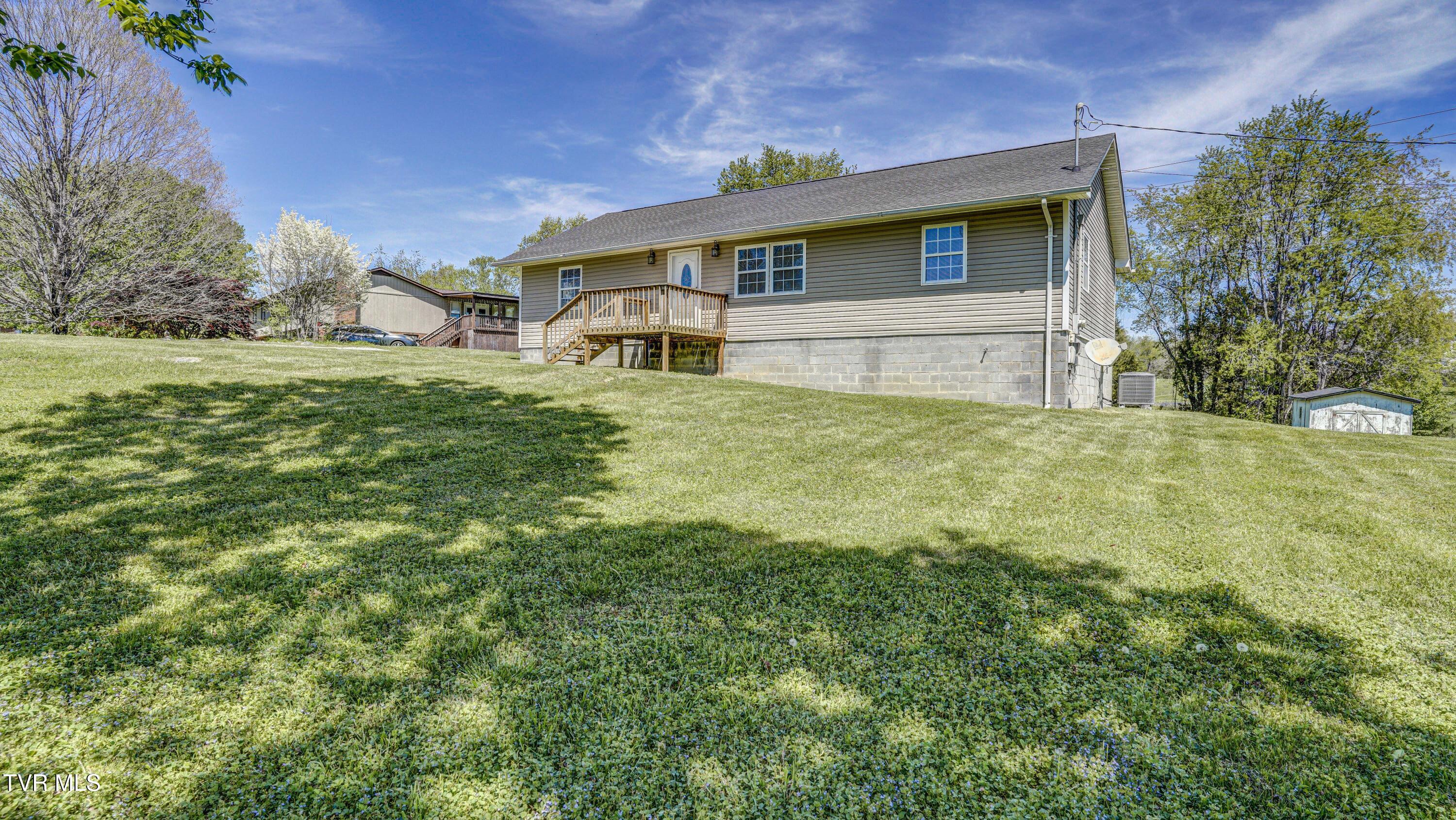 271 Sinking Springs Road Bristol, TN 37620 - Photo 2 of 42 _DSC4239_40_41_42_43