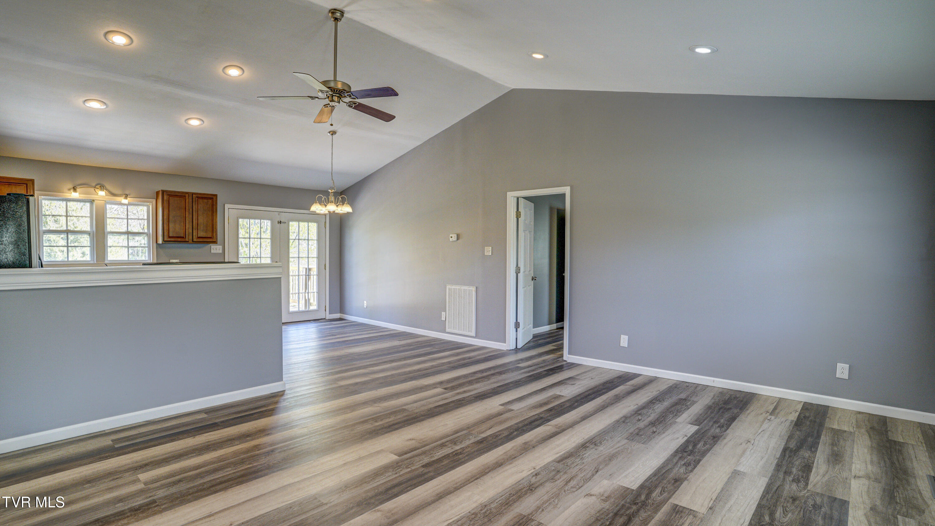 271 Sinking Springs Road Bristol, TN 37620 - Photo 9 of 42 _DSC4304_5_6_7_8