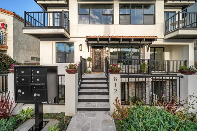 $1,899,000 | 812 North Cleveland Street, Unit 1, Oceanside, CA 92054