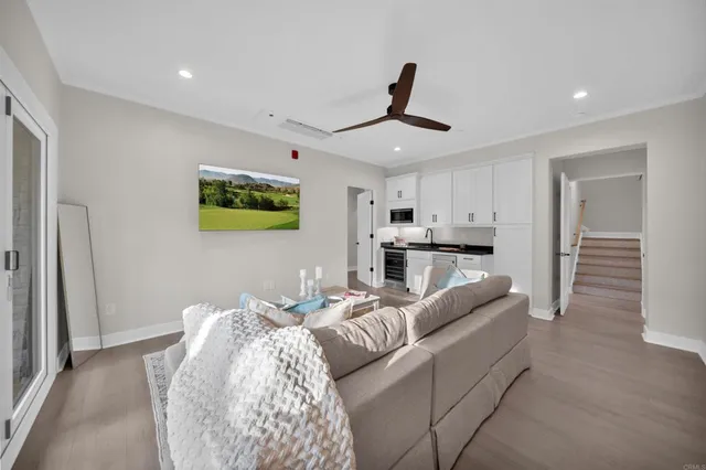 $1,899,000 | 812 North Cleveland Street, Unit 1, Oceanside, CA 92054