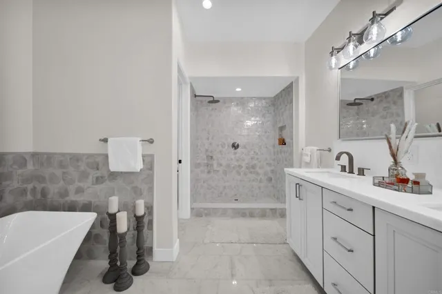 $1,899,000 | 812 North Cleveland Street, Unit 1, Oceanside, CA 92054