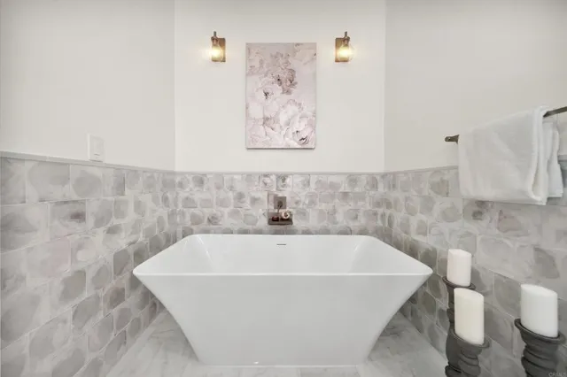 $1,899,000 | 812 North Cleveland Street, Unit 1, Oceanside, CA 92054