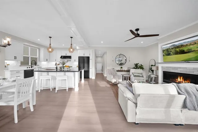 $1,899,000 | 812 North Cleveland Street, Unit 1, Oceanside, CA 92054