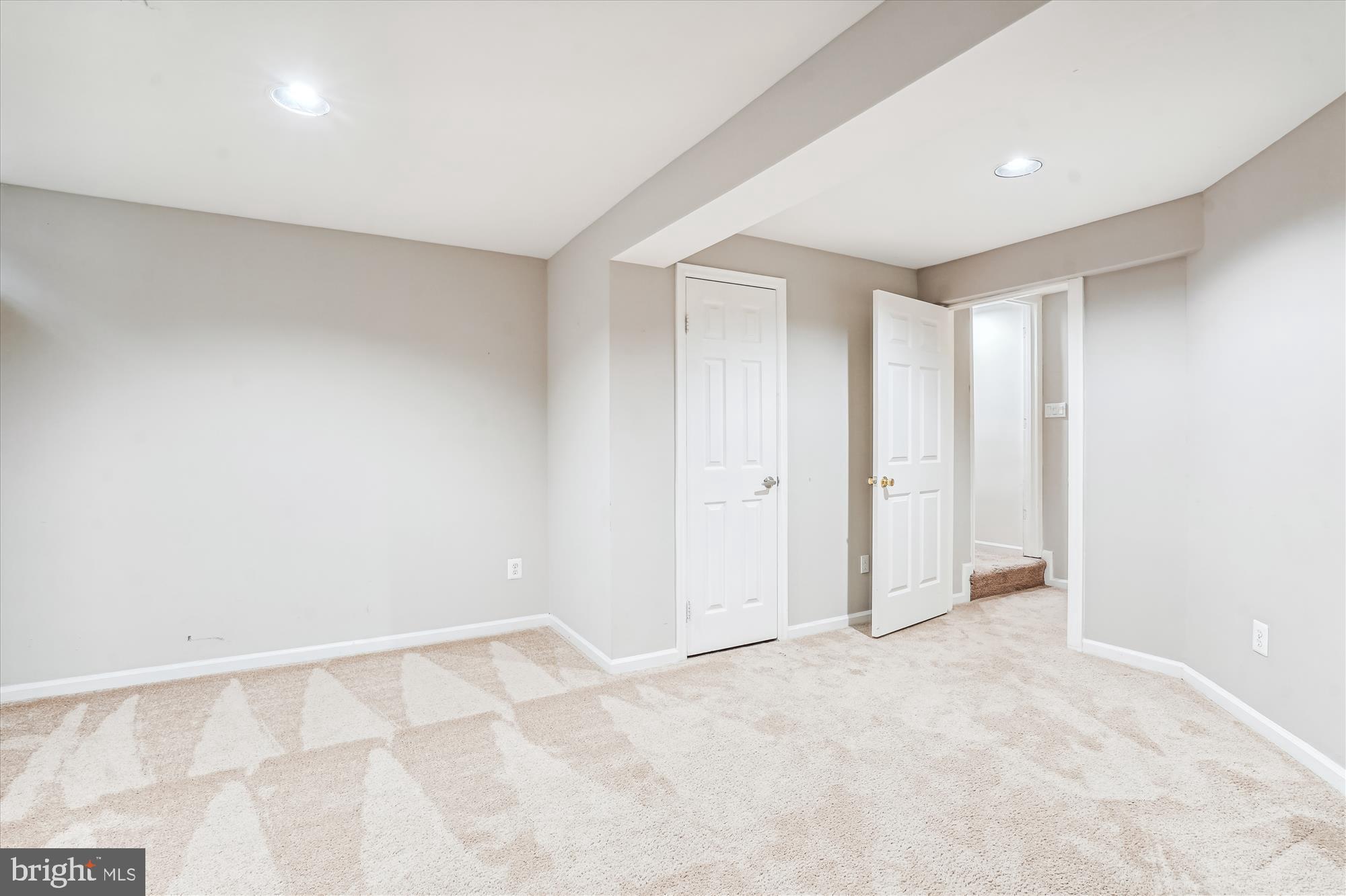 5039 9th Street South Arlington, VA 22204 - Photo 23 of 38 a view of an empty room