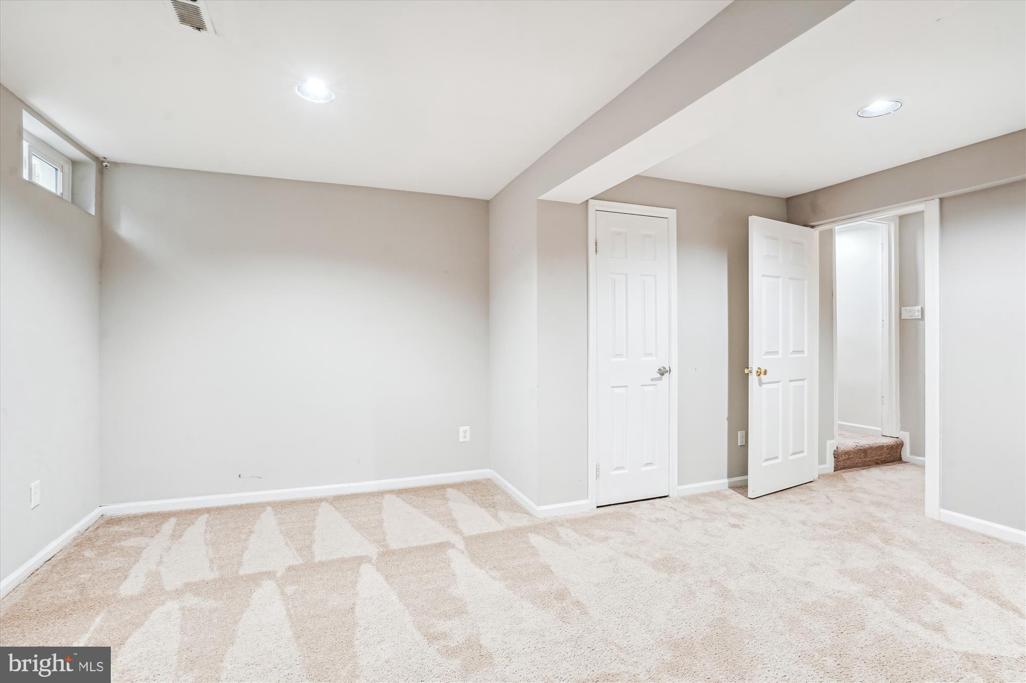 5039 9th Street South Arlington, VA 22204 - Photo 24 of 38 a view of an empty room