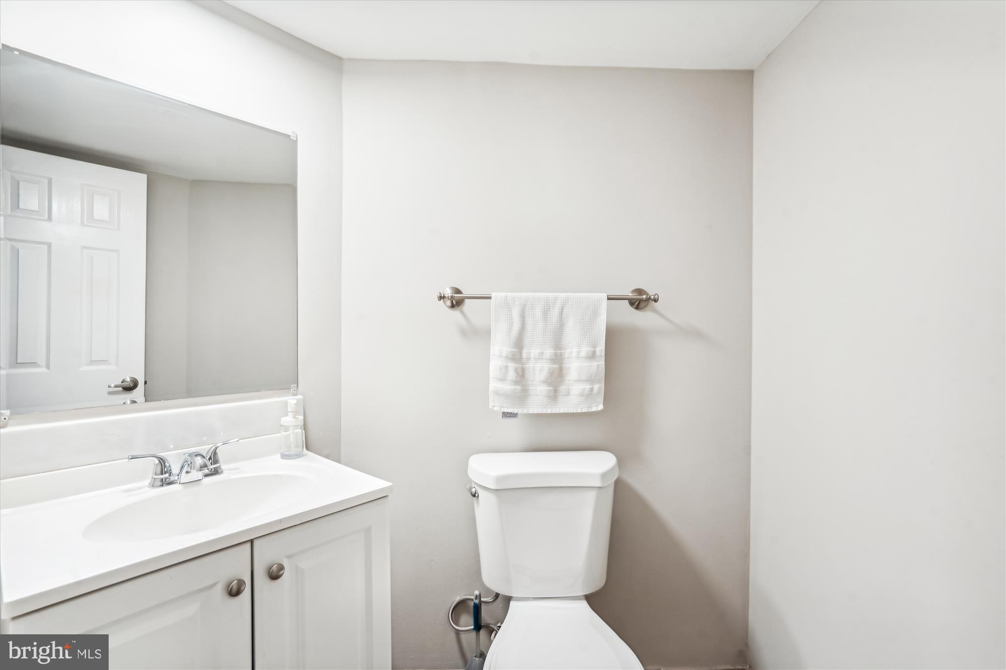 5039 9th Street South Arlington, VA 22204 - Photo 25 of 38 a bathroom with a toilet a sink and mirror