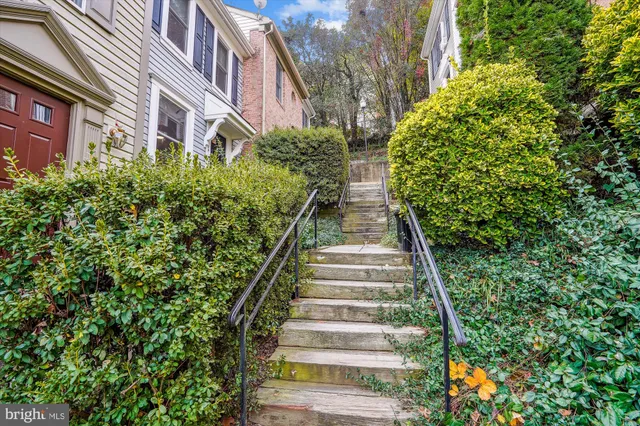a view of a pathway of a building