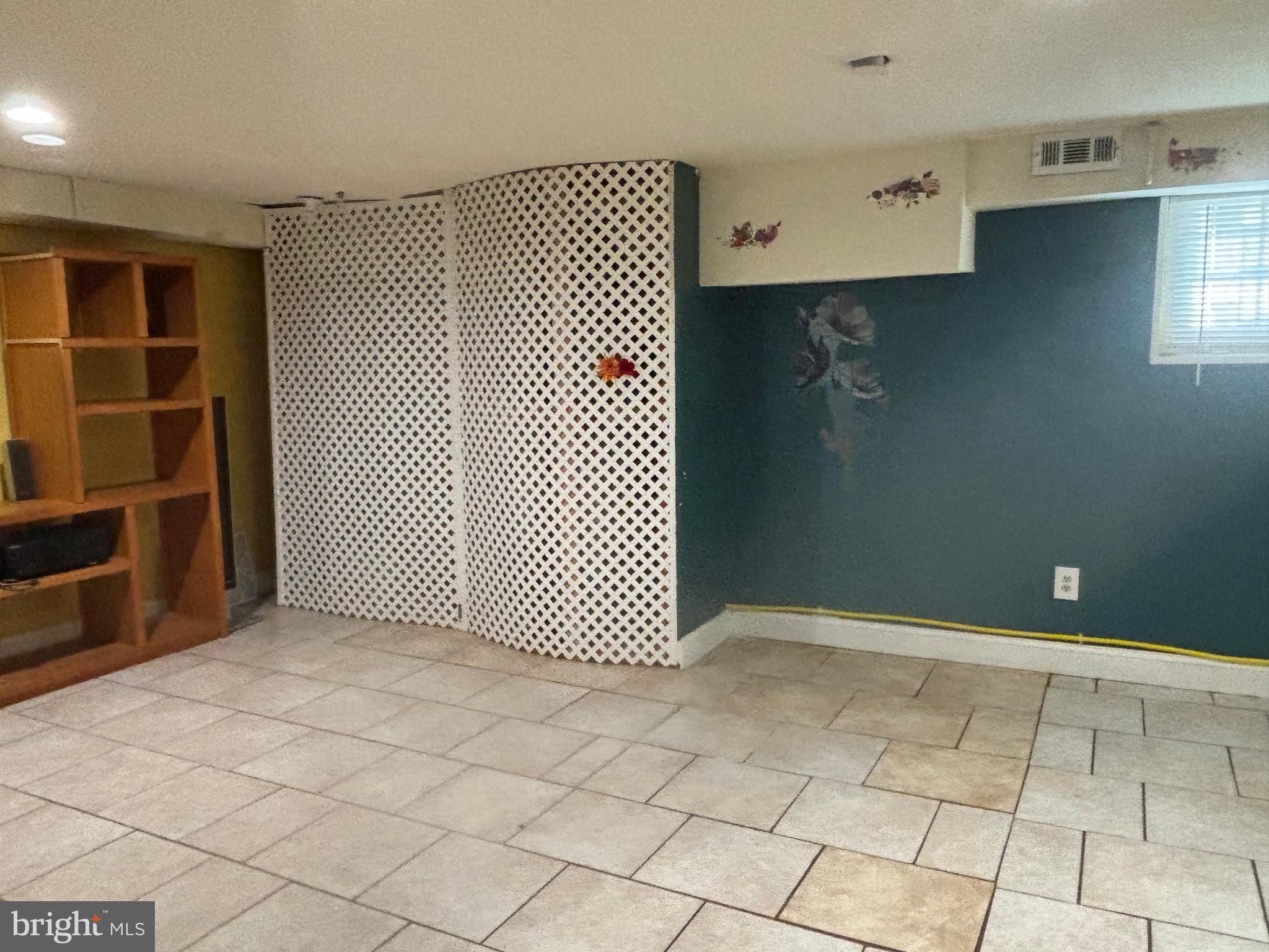 3015 Chesley Avenue Baltimore, MD 21234 - Photo 18 of 30 an empty room with windows