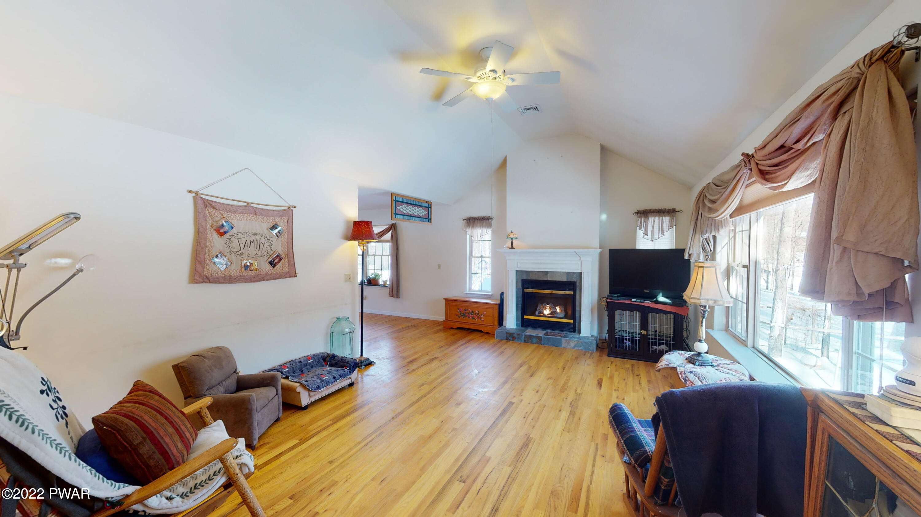 144 Rabbit Run Milford, PA 18337 - Photo 5 of 50 8 Living Room