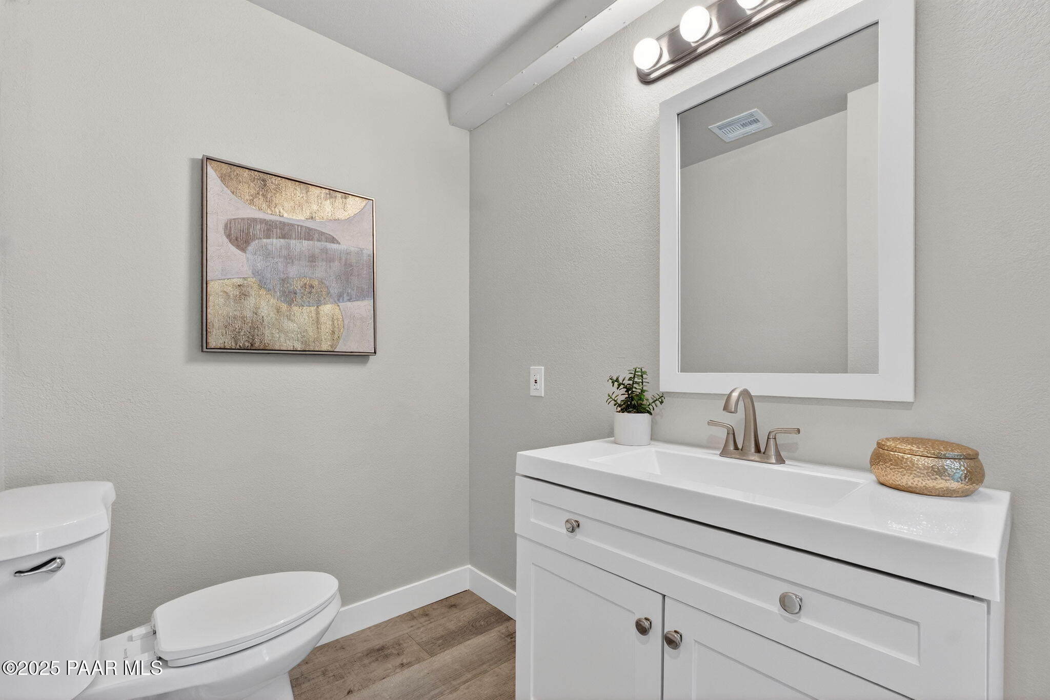 14410 East Blue Ridge Road Dewey-Humboldt, AZ 86327 - Photo 30 of 60 a bathroom with a toilet a sink and mirror