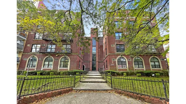 $2,525 | 510 Ocean Parkway, Unit 2H | Kensington