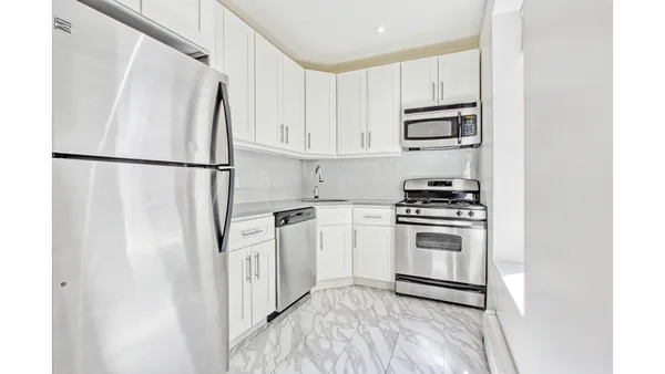 $2,525 | 510 Ocean Parkway, Unit 2H | Kensington