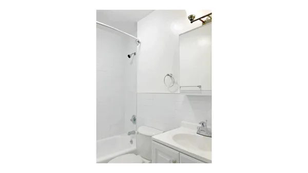 $2,525 | 510 Ocean Parkway, Unit 2H | Kensington