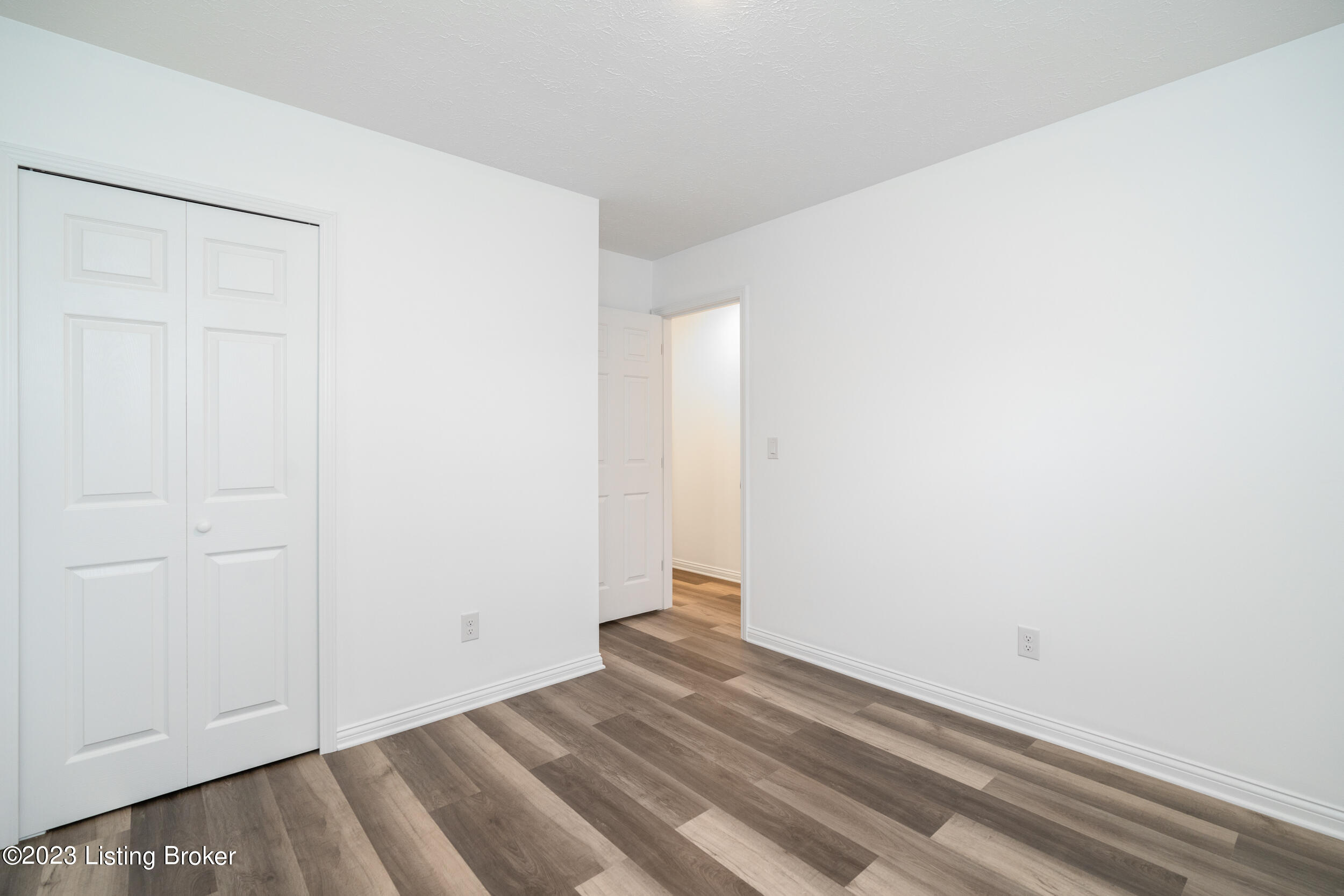 220 Overlook Road Louisville, KY 40229 - Photo 19 of 47 220 Overlook Rd-37