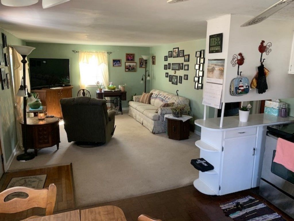 308 Walnut Court St. Louis, MI 48880 - Photo 5 of 20 1885570-4.JPG